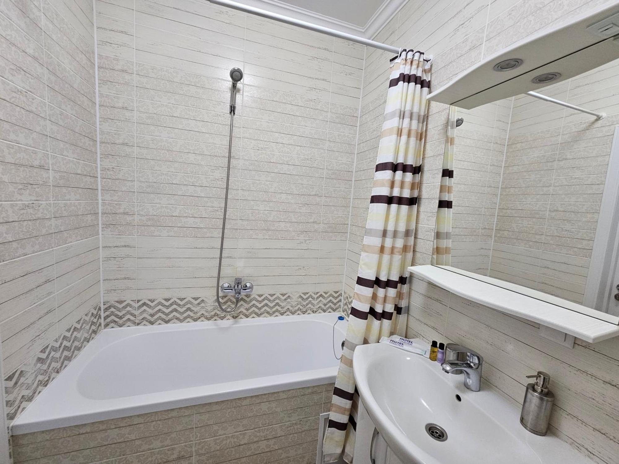 Ernaz Apartments: Promenade Expo Apartment *